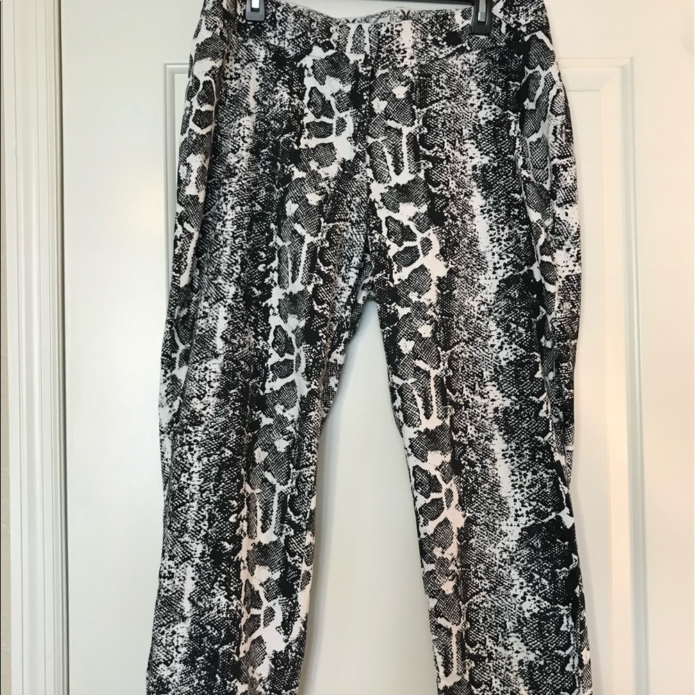 Peter Nygard Animal Print Crop Pants
